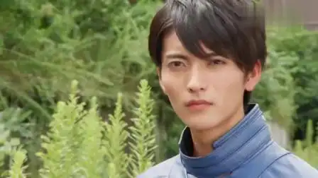 假面骑士ghost:诚哥以为神秘骑士是坏人,与亚伦一起击退了他!