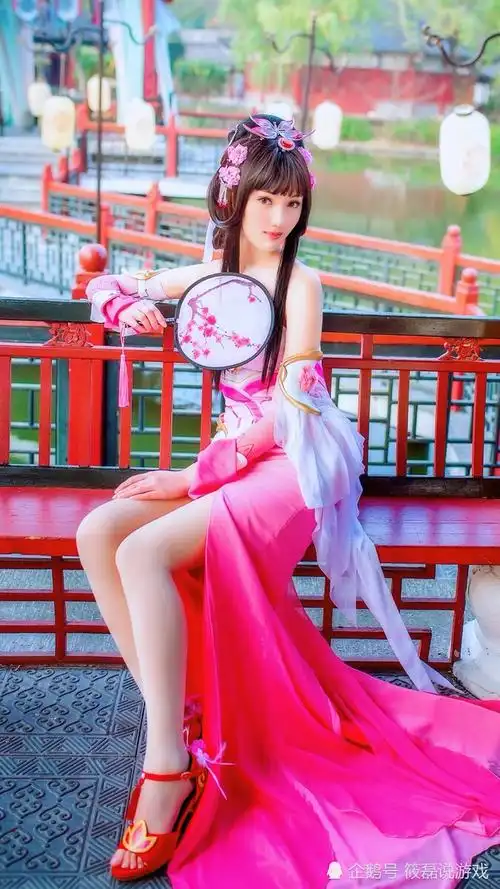 赏析小姐姐cos王者荣耀甄姬游园惊梦