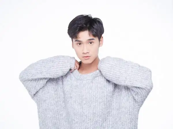 演员王璨签约海拓丛夏蓄势待发并肩前行