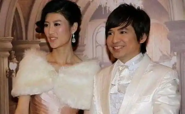 叶世荣与模特老婆张伟铃结婚后生活过得好低调好甜蜜,很高兴第二年就