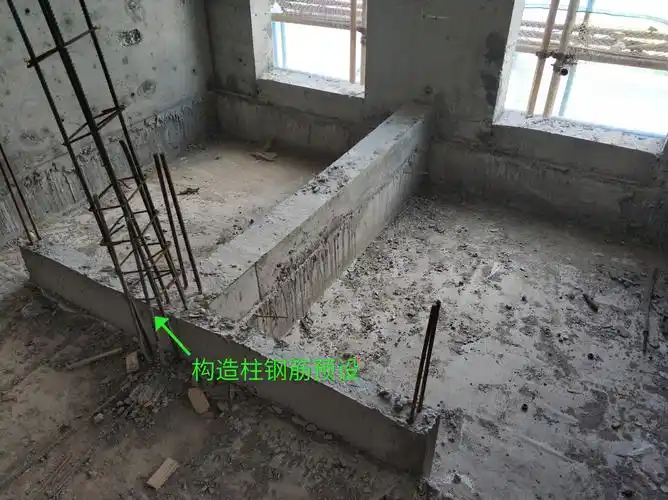 厨房等有水房间在其墙体根部设置一定高度和宽度的上翻梁或上反素