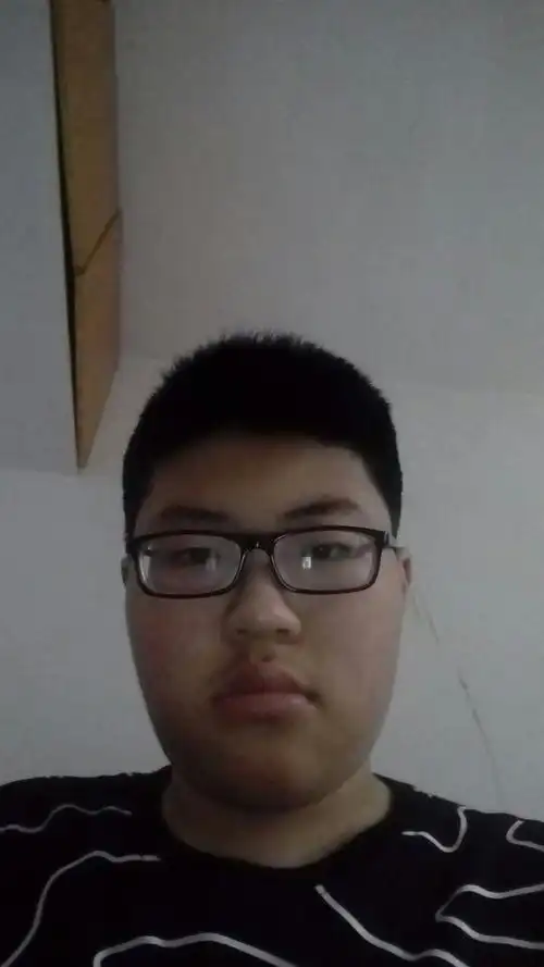 本人身高170cm,体重180斤.请问这张脸瘦下来后是什么脸型?