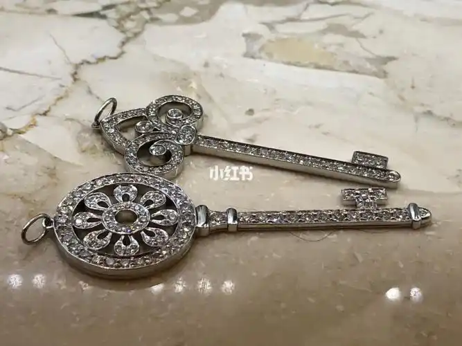 tiffany 太阳花鸢尾维多利亚三款钥匙项链对比 前几天我po出维多利亚