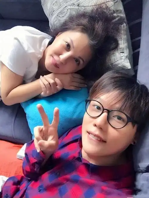 歌手刘维有妈才有家为了照顾患癌的母亲退圈我无怨无悔