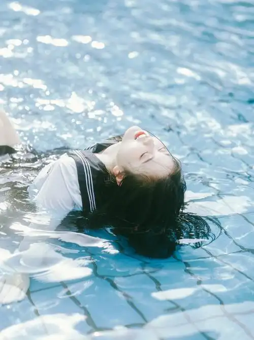 jk和泳池真的很配再浅浅过一下夏天吧