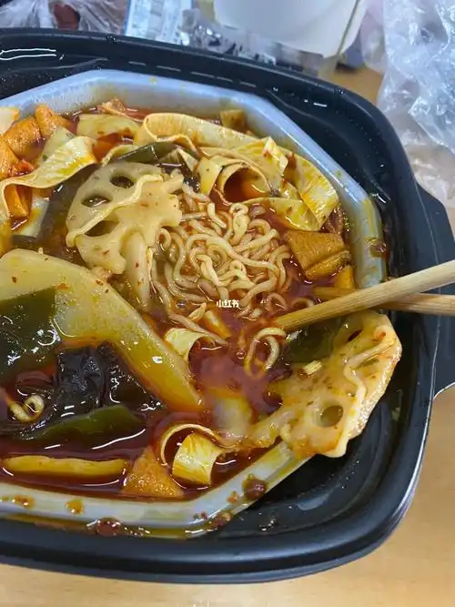 最喜欢自热火锅里77方便面