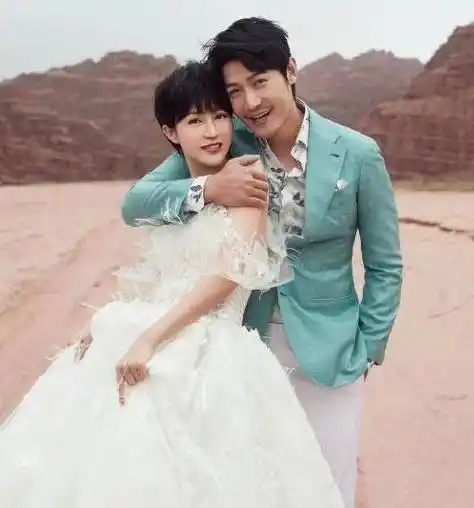 两家的关系也很好,郭京飞把钱都交给老婆,然后鲍莉把钱交给鲍蕾保管