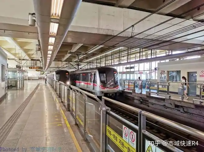 彭浦新村站为上海早期工人新村之一,也是发展得最好的工人新村,曾经的