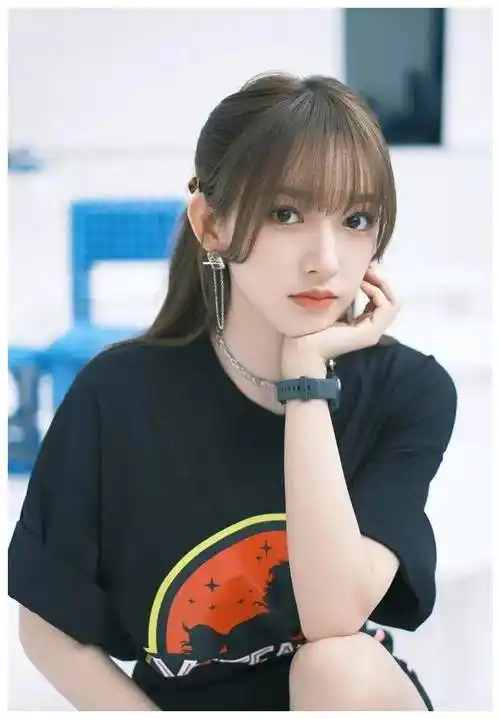 程潇,一种长腿嫩足的追求者,内外兼修,魅力无限.