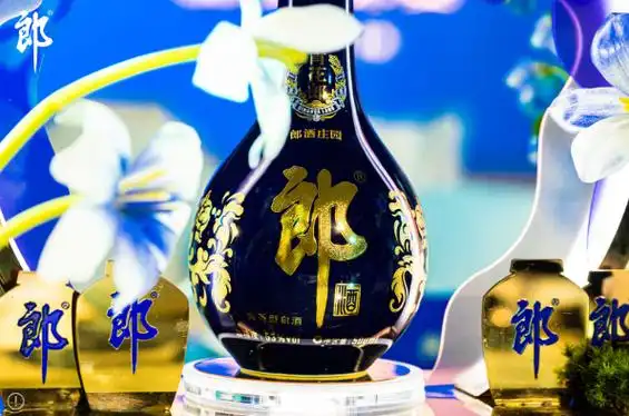 郎酒甲辰龙年生肖纪念酒首发,"三品"基石成就极致高端奢香藏品-腾讯