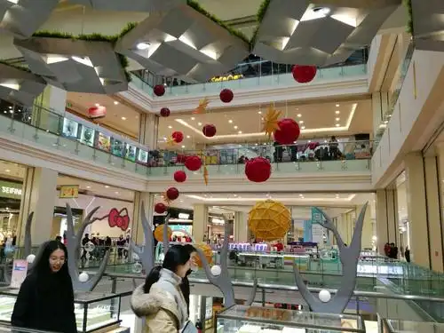常熟印象城印象. 初四下了大雪.商场里人许多.记录一下新年气氛.
