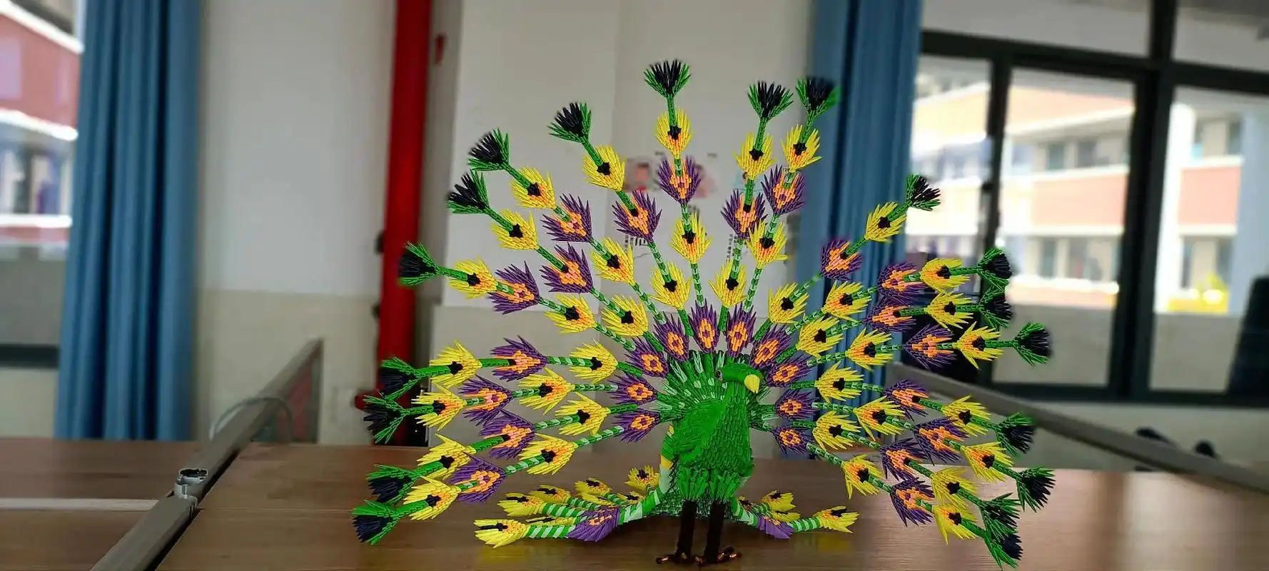 我的搭档平妹妹手工制作的孔雀开屏,心灵手巧的平大美女,为你点 - 抖