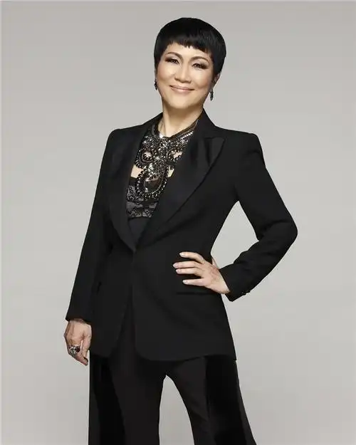 殿堂级歌手陈洁灵