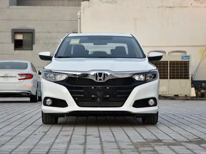 10万内的大空间代步车,尺寸不输b级车,配三缸引擎但代步足够!