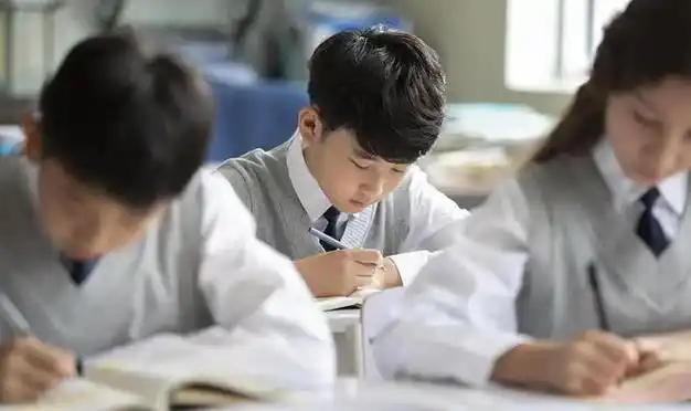 校长逼迫请病假学生上学教育局辟谣误会只是关心孩子学业