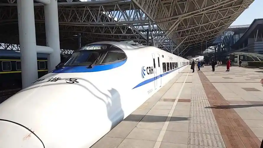 和谐号进站慢镜头