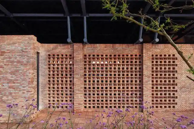 第一次见,这么有节奏感的红砖马场(欧帕集团)