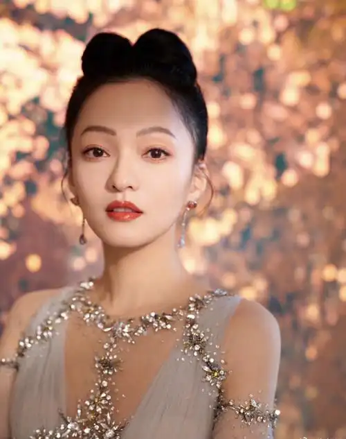 张韶涵盛世美颜,精致的像个"瓷娃娃"