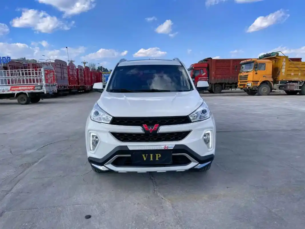 带天窗的五菱宏光s3.7座 极品就是极品,原版原漆,2万多公 - 抖音