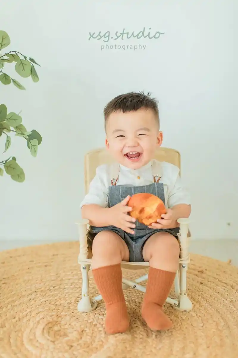 小可爱.忙碌的一天总被孩子们的笑容融化#儿童摄影 #周岁照 - 抖音