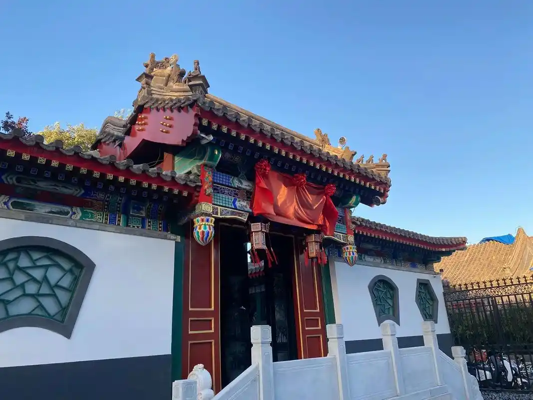 垂花门是古代中国民居建筑院落内部的门,是四合院中一道很讲究的 - 抖