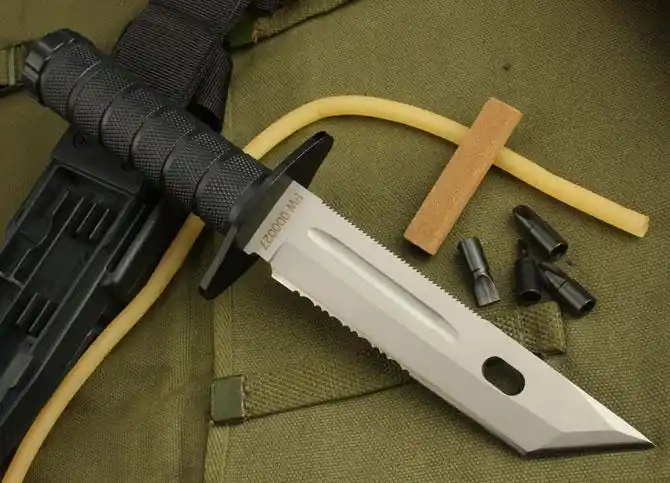 它是中国特警专用刀,可刺,能砍,当锯,还能绞!