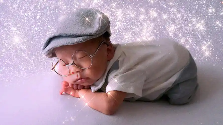 儿子的可爱满月照自己拍了拍被可爱到了