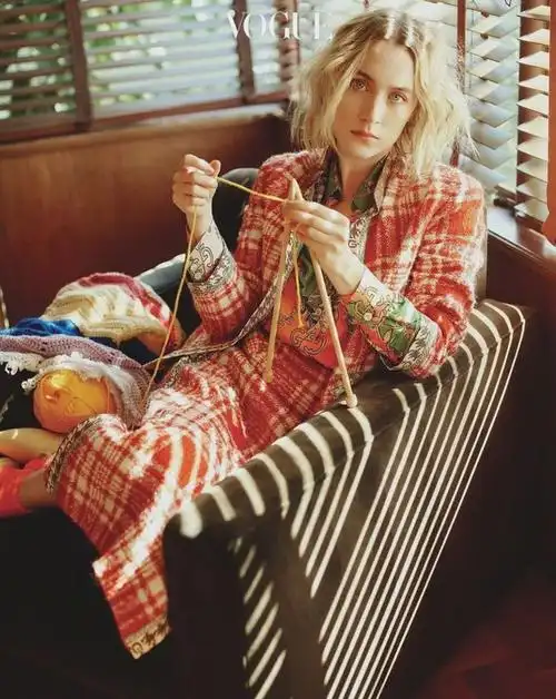 组图小妇人主演西尔莎罗南登韩版vogue演绎冬日温暖大片