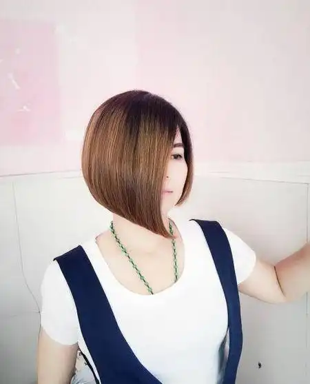 请各位朋友看看,我剪bob头好看吗?前长后短的,可爱一点的?