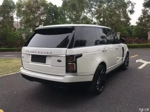 这款白色的路虎揽胜就是大气,有气派,内部空间很大,后备箱也大