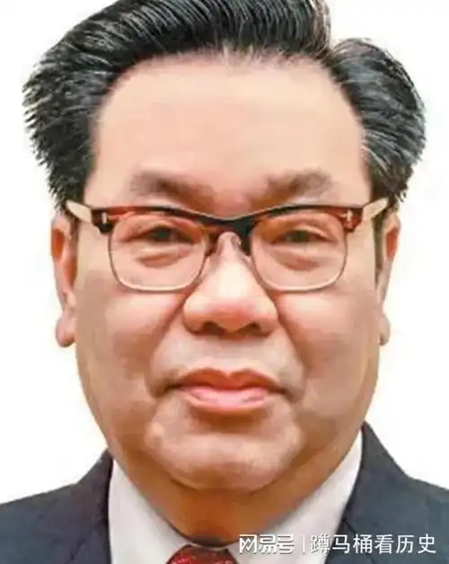 他54岁被越级提拔为云南省省长,任职期间14项经济指标