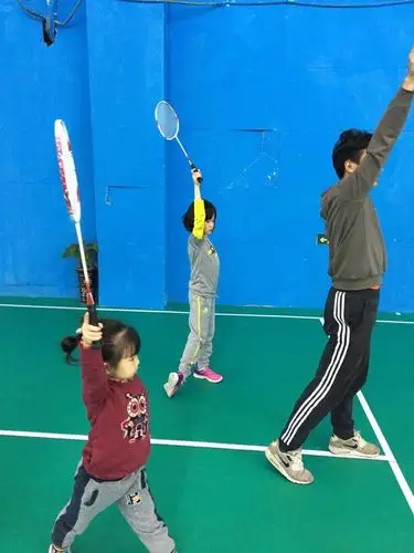 儿童打羽毛球请注意,别不信,关系到孩子的健康!