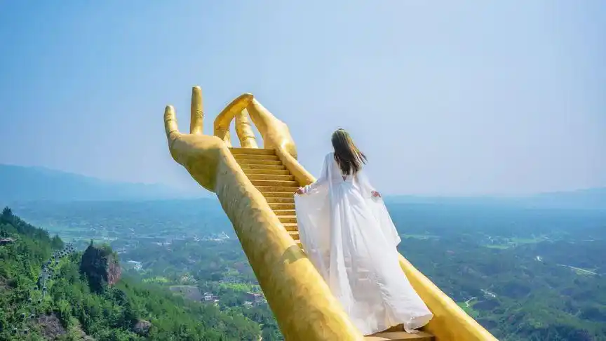 打卡拍照 #平江石牛寨 #周边游 网红佛手这么拍照?样片来咯