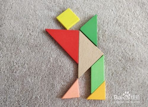 踉跄学步的娃娃用七巧板怎么拼?