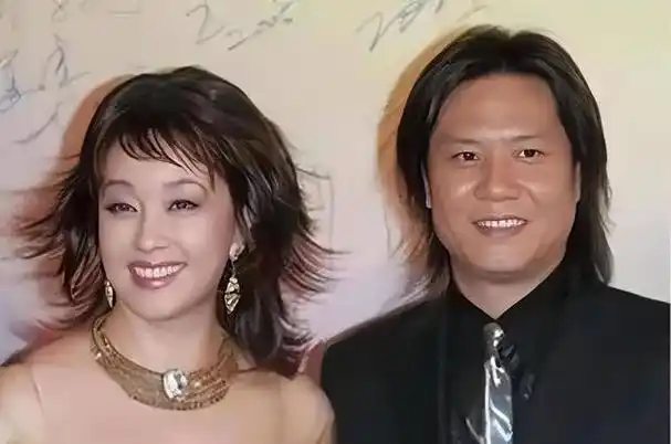 纪实看了刘晓庆的旧照才明白姜文和陈国军为啥前喜欢她