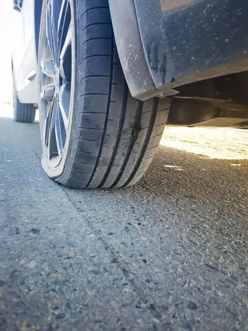 吉利星越l 十二月八号提的车,开了五百多公里,轮胎爆了,有质保吗