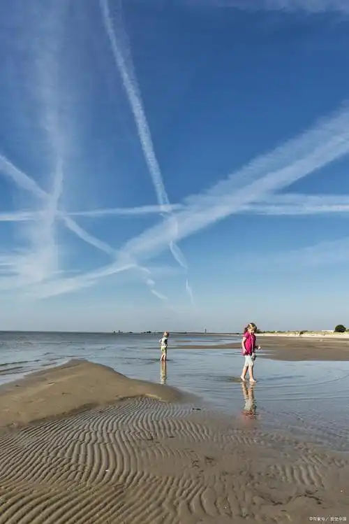 月牙湾又称半月湾,位于山东省蓬莱市北长山岛最北端,与庙岛群岛隔海
