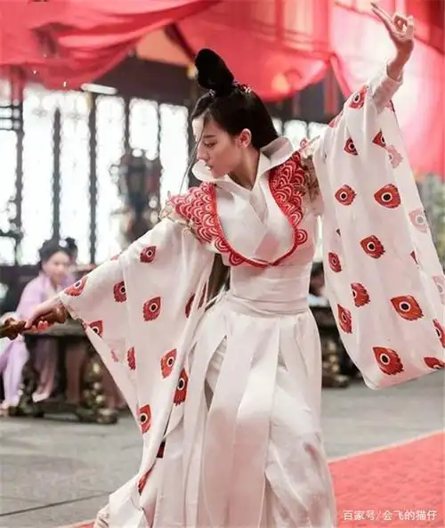 女星古装剧中的舞姿,毛晓彤优美,杨幂灵动,刘亦菲仙女下凡了?