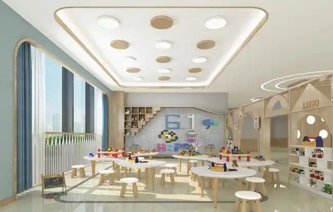 设托,小,中,大16个班级,幼儿园室内面积约7000平方米,户外活动面积