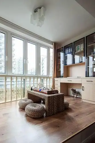 家里就算只有一个阳台也能设计榻榻米,还不影响晾晒衣物!