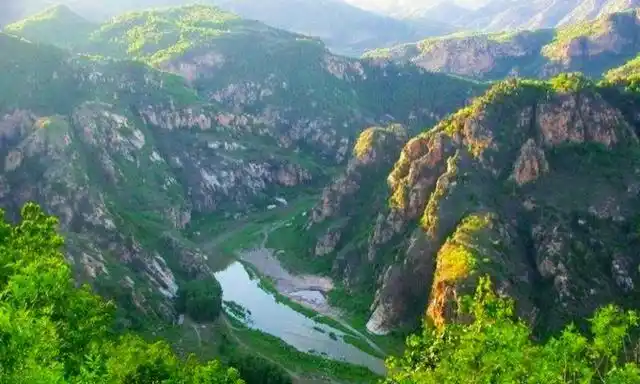 北京三面环山,无外乎两大山脉.