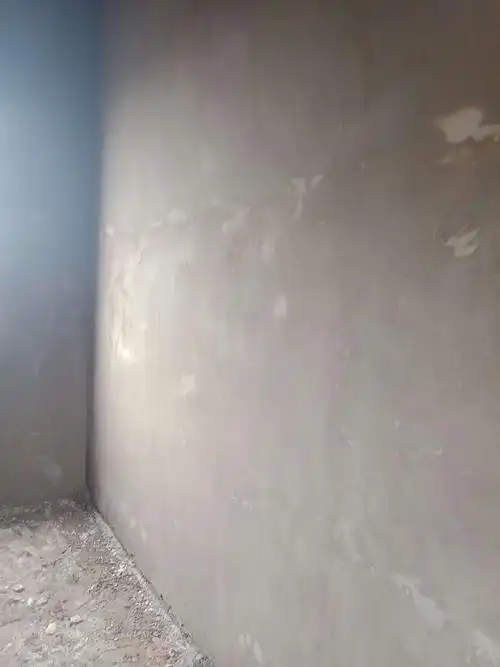 站房内墙抹灰完成60%