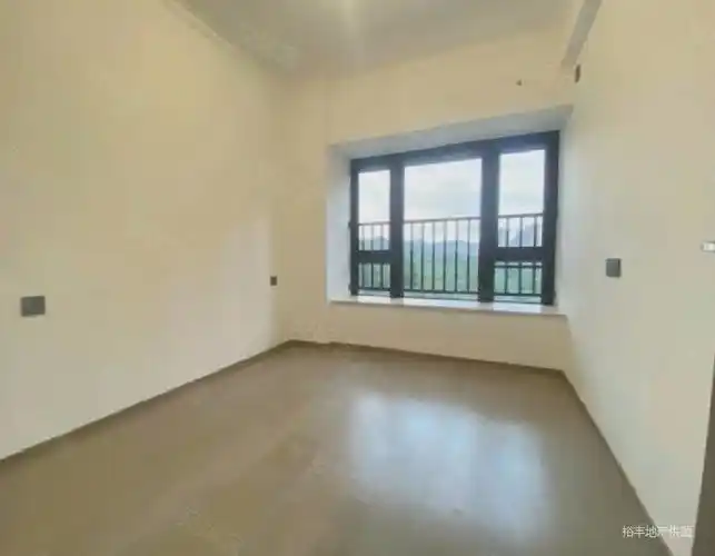 品秀星樾成熟小区,人气旺,交通便利!价格可议!