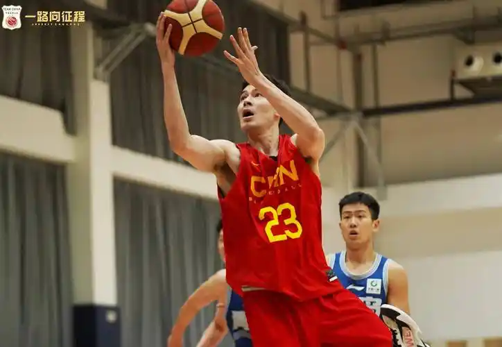 不要再提什么我们男篮12人大名单了,大比分战胜青岛男篮胜不足喜_球员