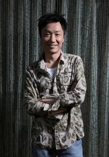 郑中基的父亲郑东汉是唱片公司高层,所以他从小就有机会接触各路歌手