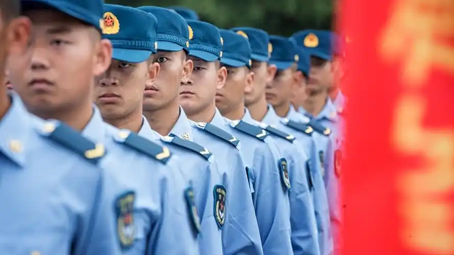 视频|西部战区空军某新训旅举行新兵授衔仪式