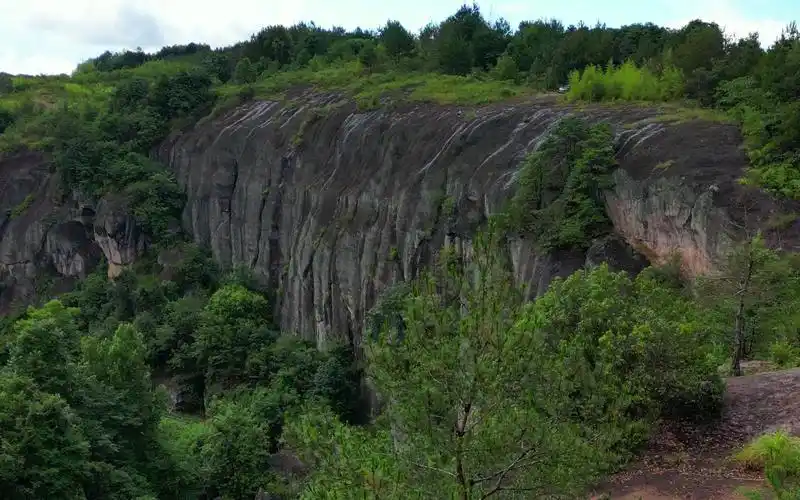 悬崖峭壁上的美景