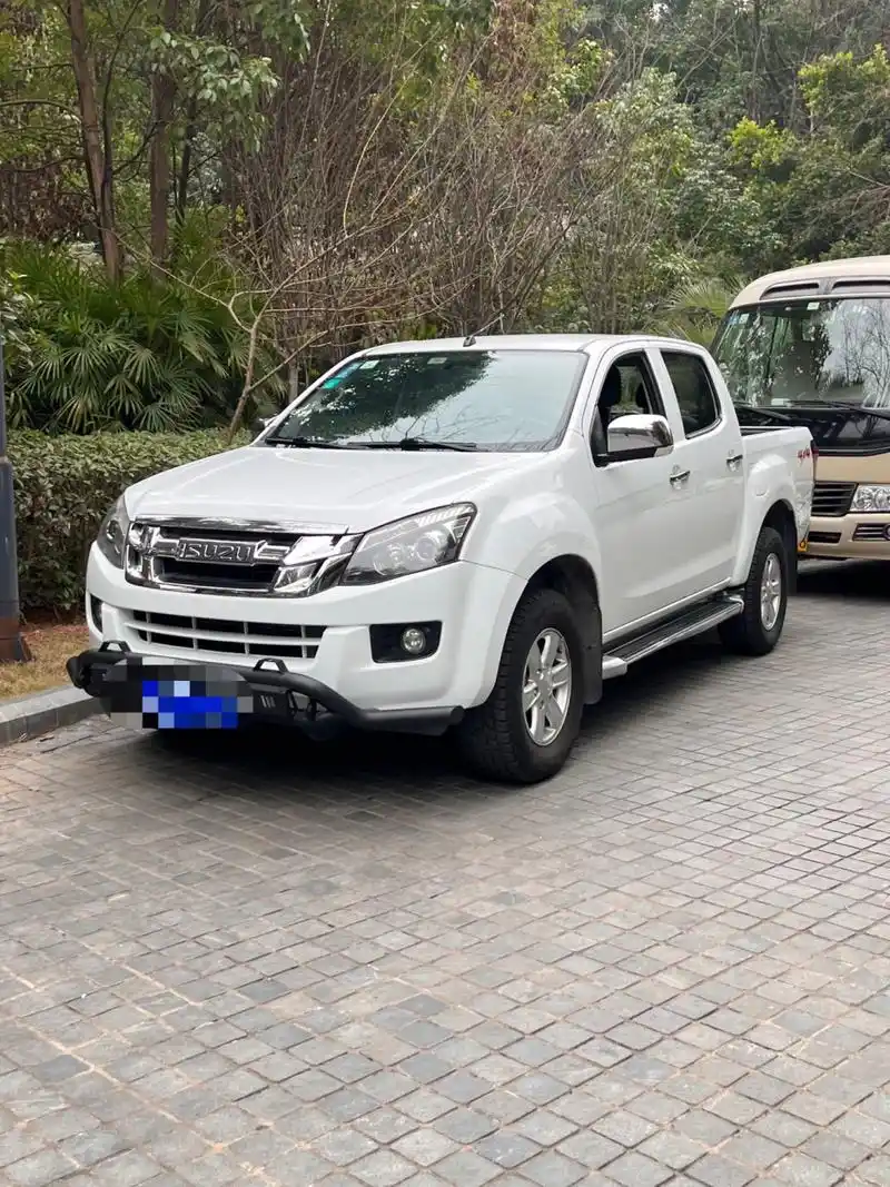 一台二手五十铃皮卡车dmax四驱越野车 五十铃皮卡dmax 四驱皮卡越野车