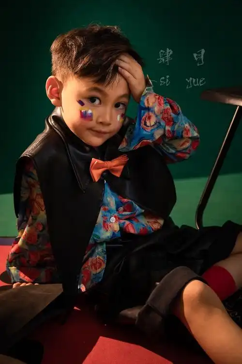 研发化妆师海婷的儿童摄影作品《混搭男孩》