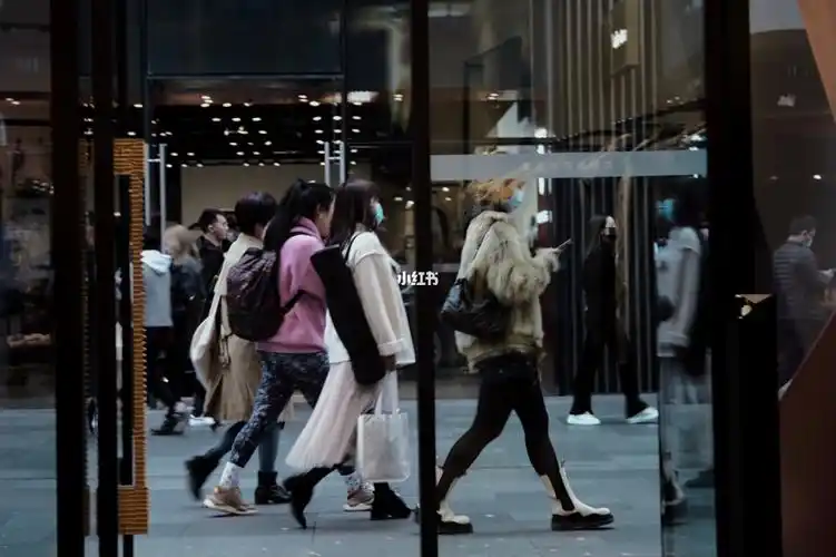 太古里街拍_景点_太古里_街拍_成都远洋太古里攻略_我的日常_潮流_穿